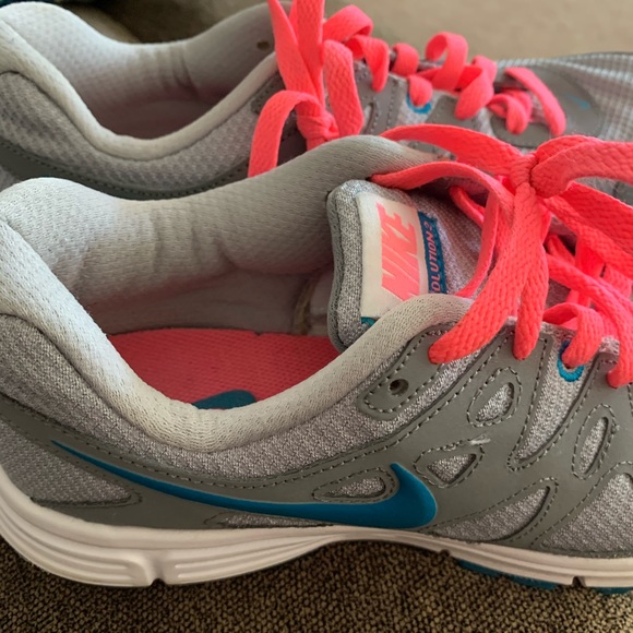 Nike Revolution 2 women’s running sneaker size 9 - Picture 2 of 7